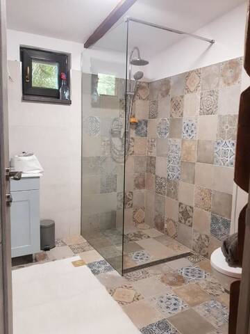 Фото номера Шале с двумя спальнями Шале CABANA CEITREI - MOUNTAIN VIEW GIUMALAU г. Cozăneşti 6